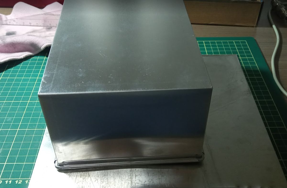 Geschlossenes Aluminiumgehäuse