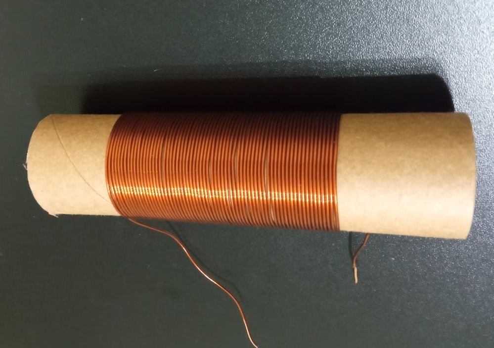 Auf dem Pappröhrchen gewickelte Spule L2
