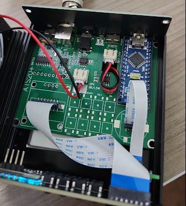 Innenansicht des ATS-20+, mit der Si4732-Platine und dem Arduino Nano
